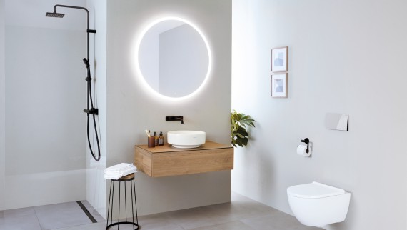 Bagno con lavabo Geberit VariForm e WC Acanto