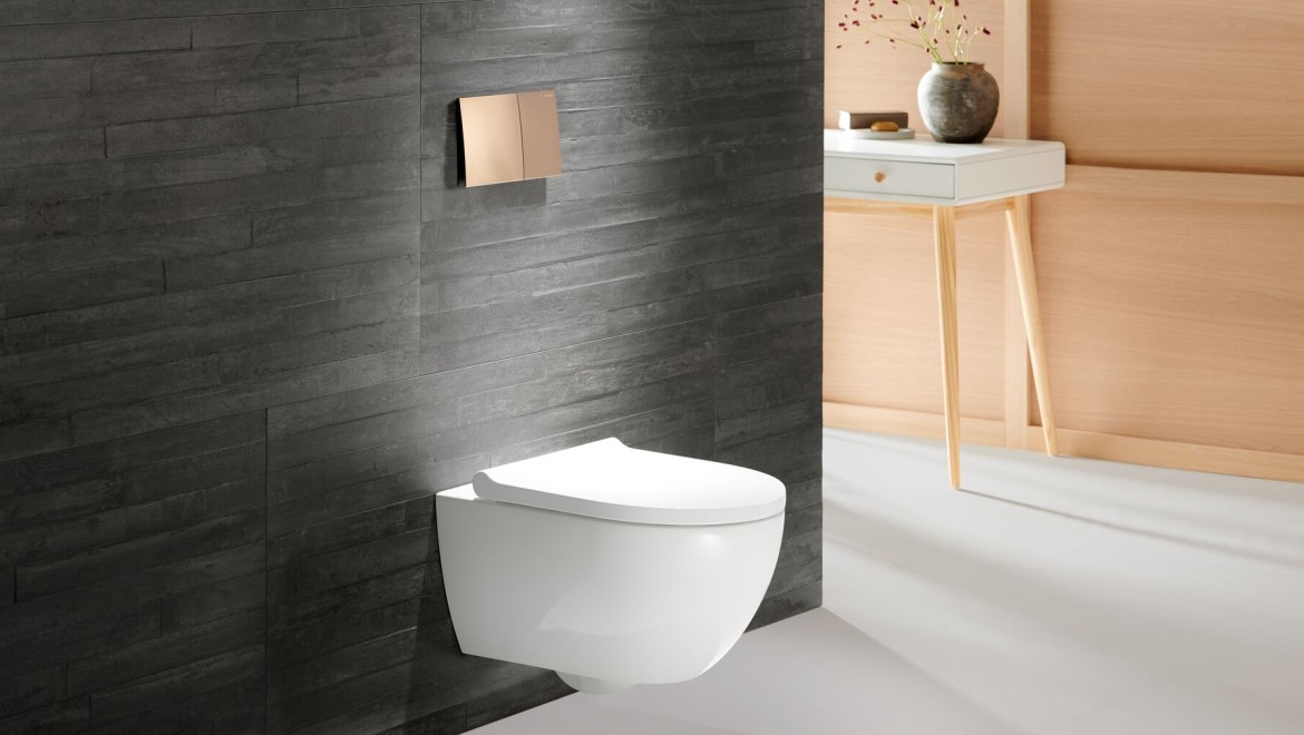 Geberit Acanto WC con placca di comando Sigma70 in oro rosa