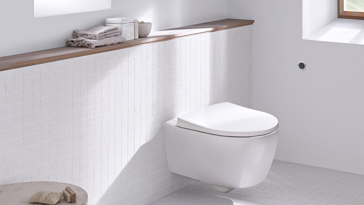 Bagno con soffitto inclinato Geberit iCon