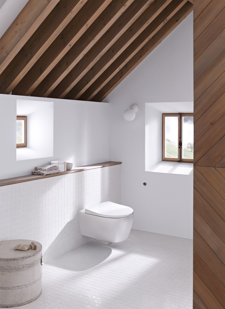 Bagno con soffitto inclinato