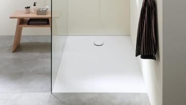 Doccia walk-in in un bagno piccolo