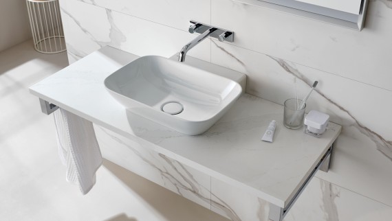 Lavabo in ceramica bianca della serie Geberit ONE