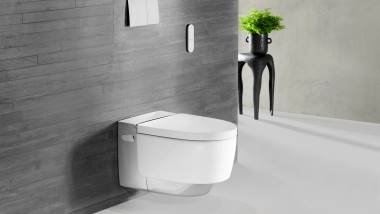 Geberit AquaClean Mera Comfort in cromo con Sigma