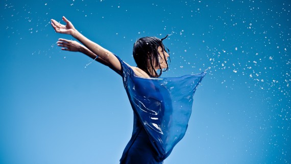 Melanie Winiger in posa per la campagna Geberit AquaClean Melanie Winiger in posa per la campagna Geberit AquaClean