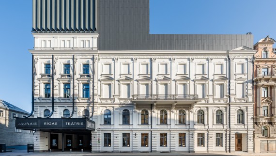 Da edificio fatiscente a gioiello architettonico: il Nuovo Teatro di Riga (© Jānis Salmanis) Da edificio fatiscente a gioiello architettonico: il Nuovo Teatro di Riga (© Jānis Salmanis)