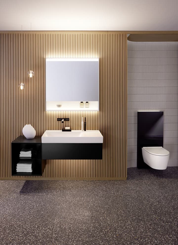 Geberit ONE con lavabo singolo e Monolith Plus in vetro nero (© Geberit) Geberit ONE con lavabo singolo e Monolith Plus in vetro nero (© Geberit)