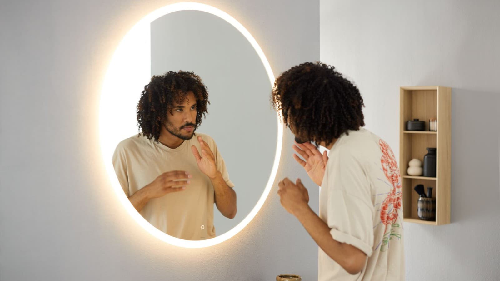 Specchio Option Round da 90 cm (© Geberit) Specchio Option Round da 90 cm (© Geberit)