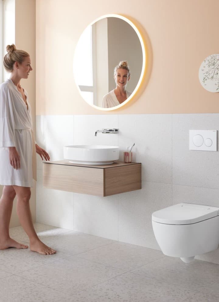 Geberit AquaClean Alba in un bagno moderno Geberit AquaClean Alba in un bagno moderno