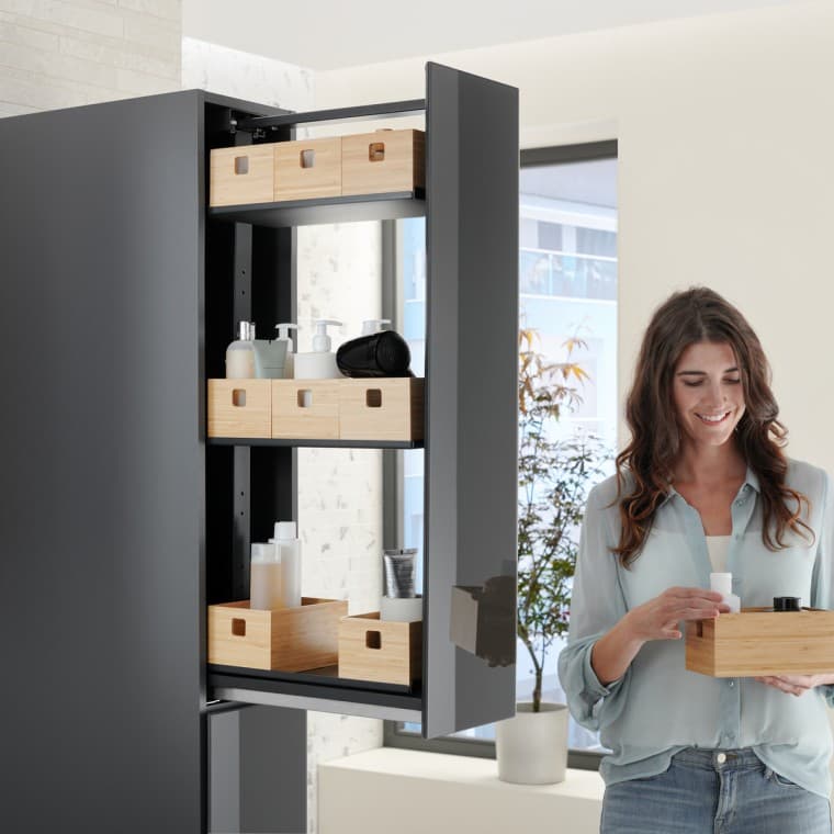 Mobile a colonna con vetro color lava Mobile a colonna con vetro color lava