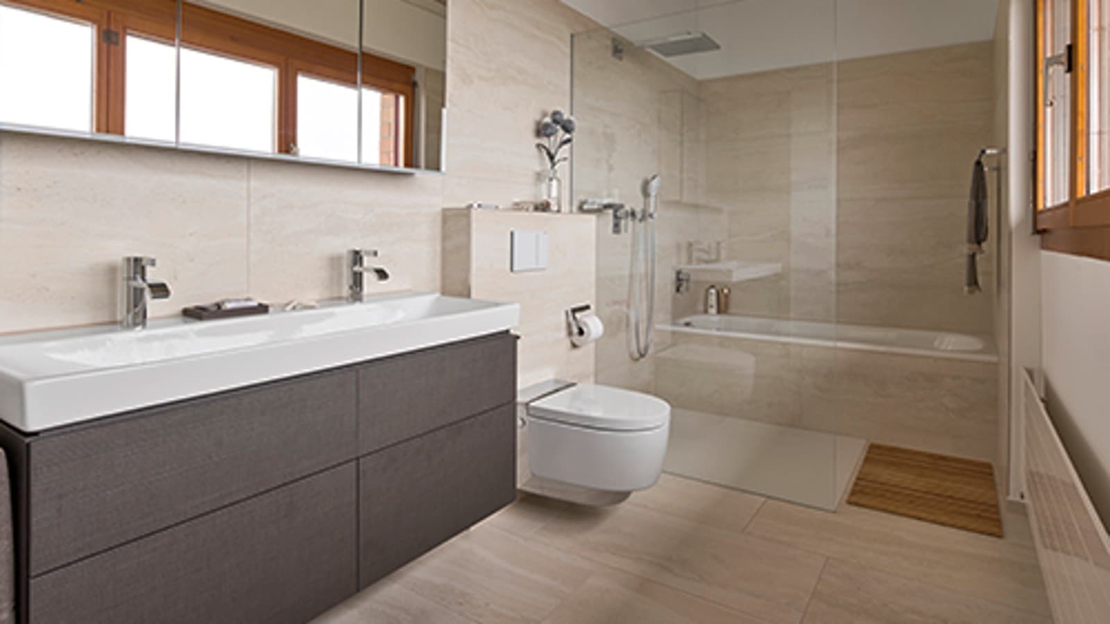 Bagno con vaso bidet Geberit AquaClean dopo la ristrutturazione Bagno con vaso bidet Geberit AquaClean dopo la ristrutturazione