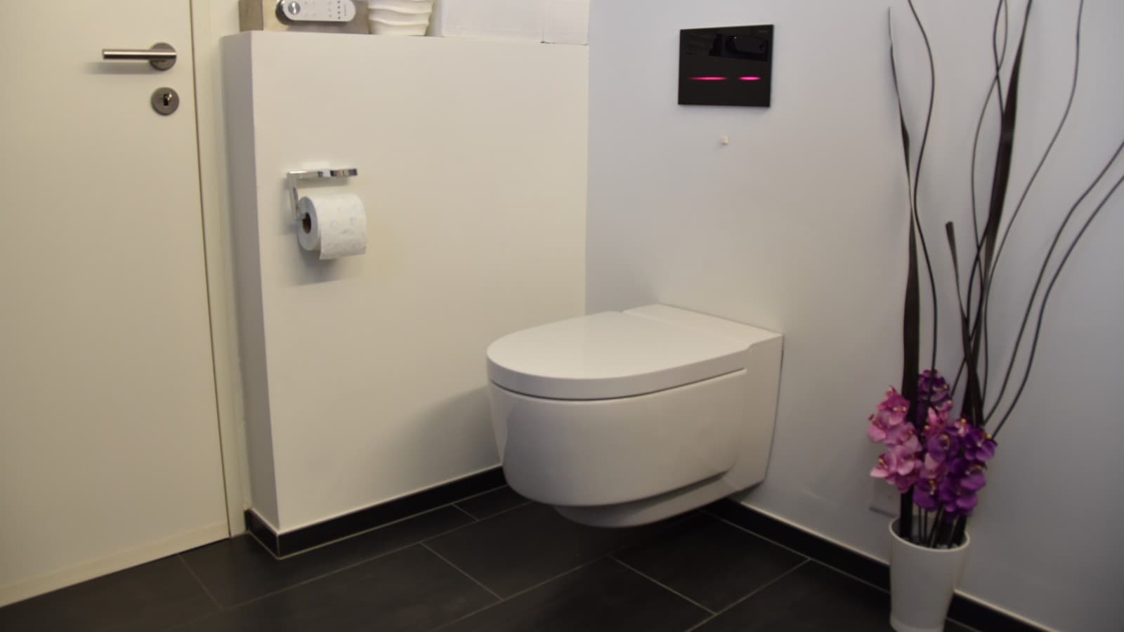 Bagno dopo la ristrutturazione con vari prodotti Geberit Bagno dopo la ristrutturazione con vari prodotti Geberit