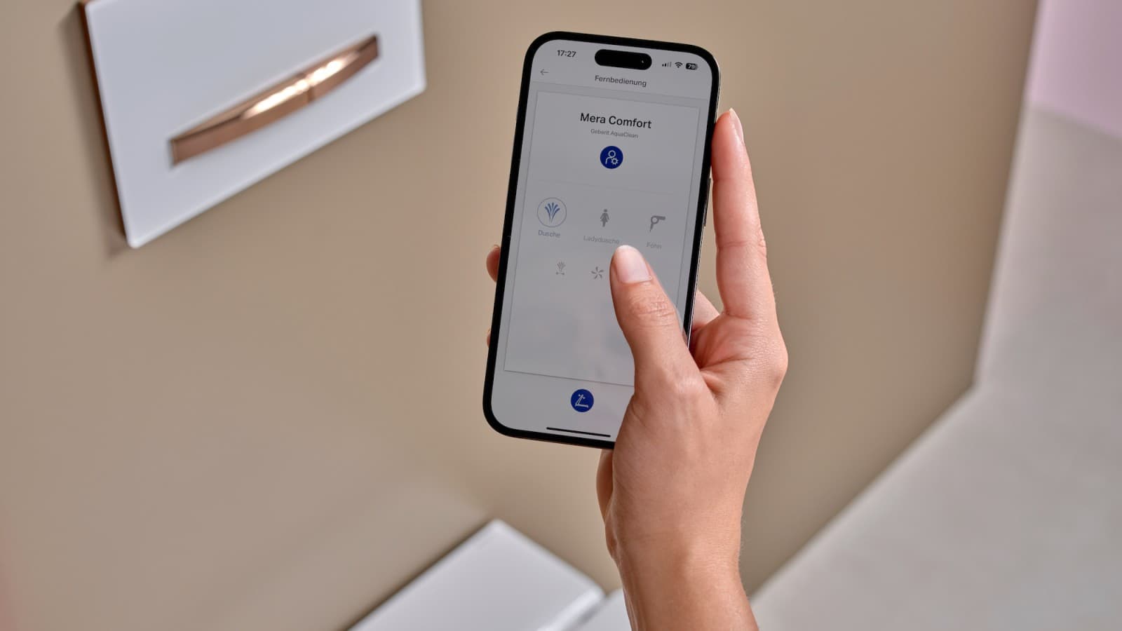 Un'app consente agli utenti di controllare alcuni WC e altri prodotti per il bagno Geberit. Un'app consente agli utenti di controllare alcuni WC e altri prodotti per il bagno Geberit.
