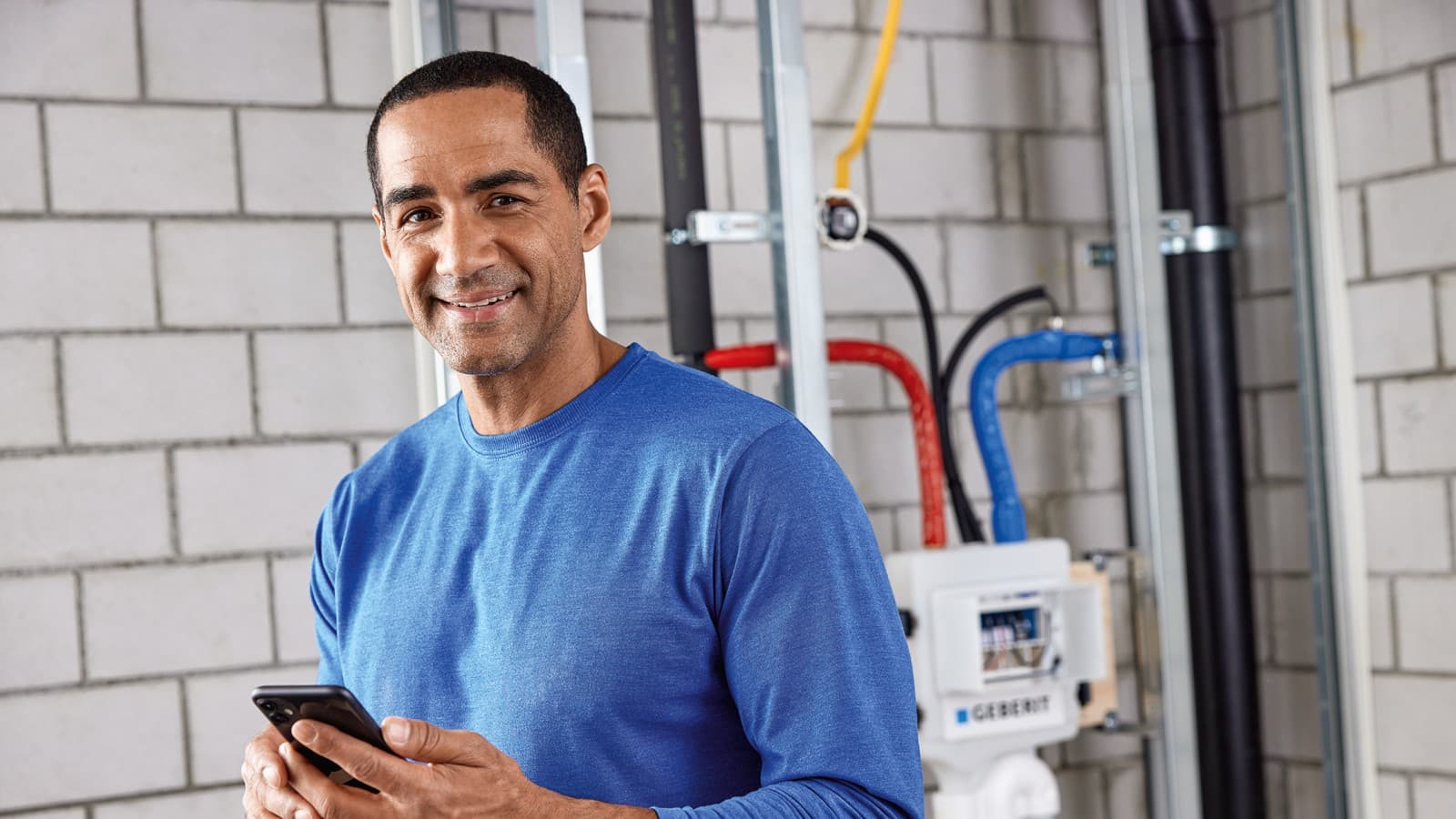 Funzionamento del dispositivo antiristagno Geberit HS50 con l'app Geberit Control (© Geberit) Funzionamento del dispositivo antiristagno Geberit HS50 con l'app Geberit Control (© Geberit)